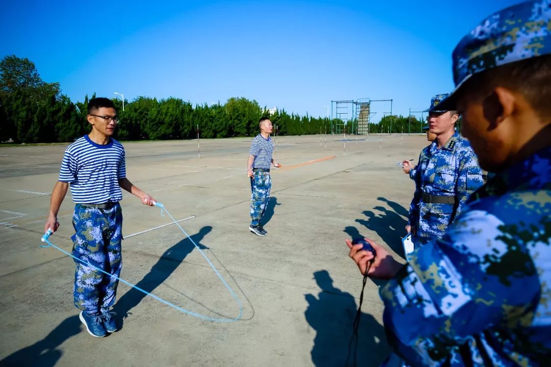 久违激情燃烧，欧洲国家队球员竭力奔跑争胜