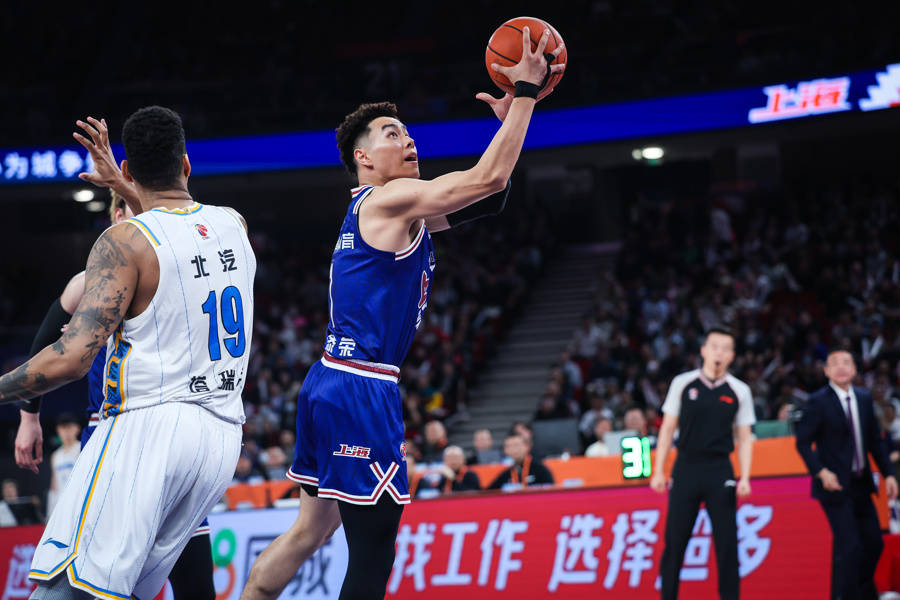 关于上海男篮力压对手，交出胜利的信息