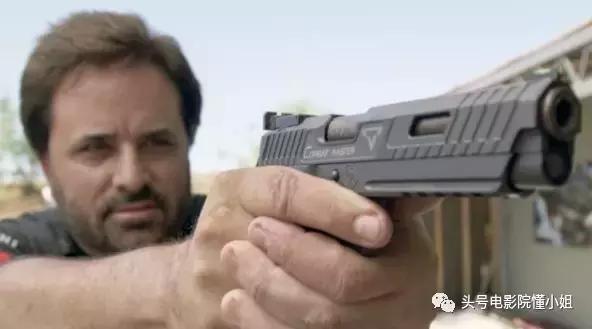 包含荷兰射击选手持枪稳定夺取冠军的词条